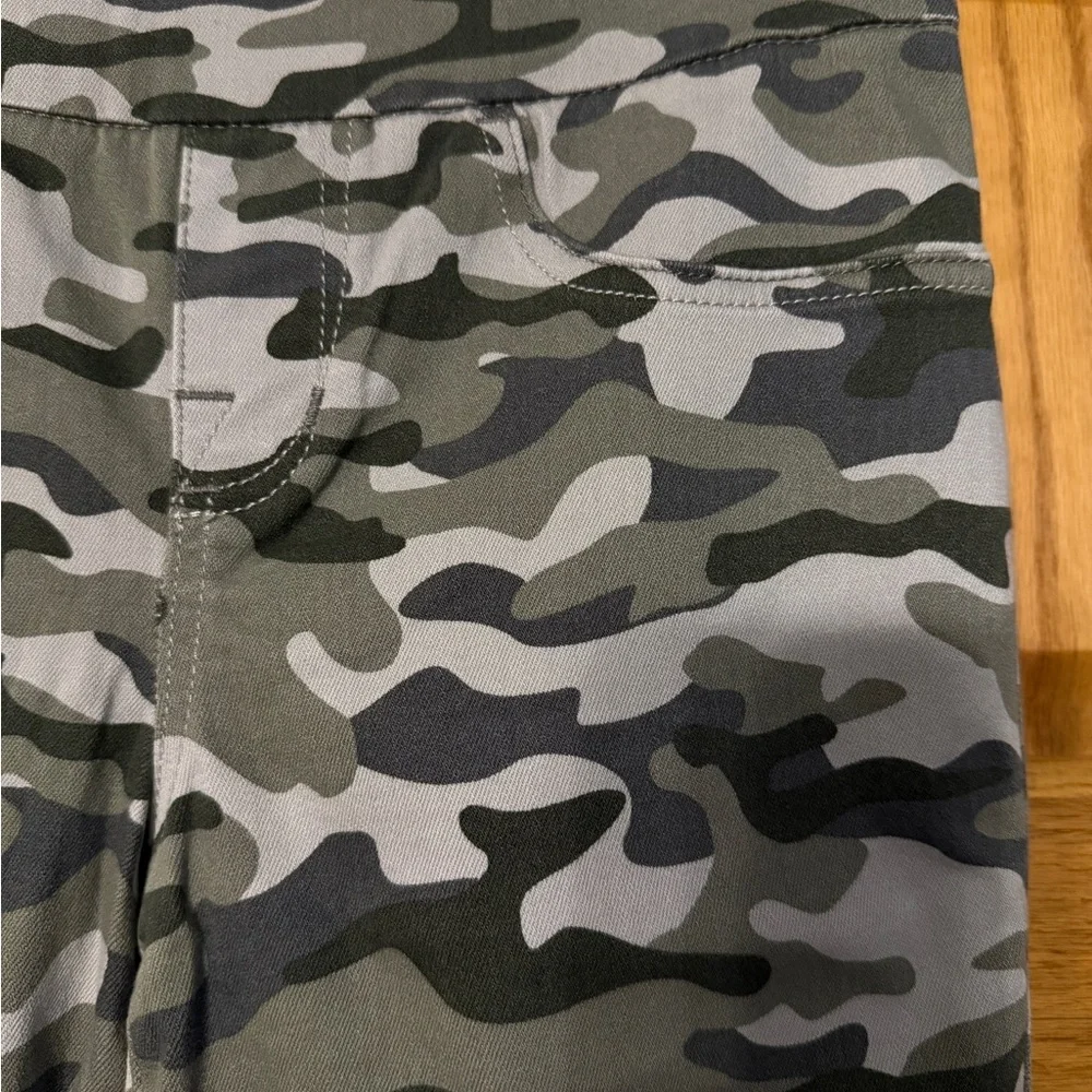 Rock & Republic Camo Green and Gray Leggings 8 - Picture 2 of 6